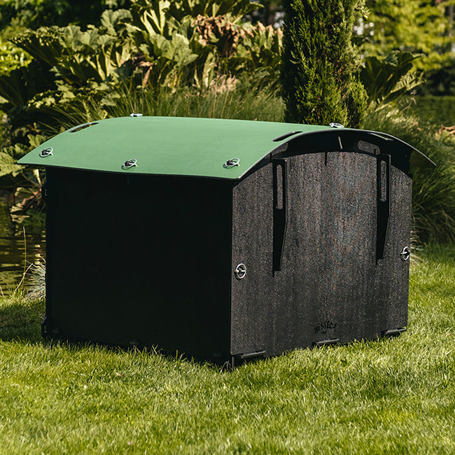 Nestera Duck House, Green and Black