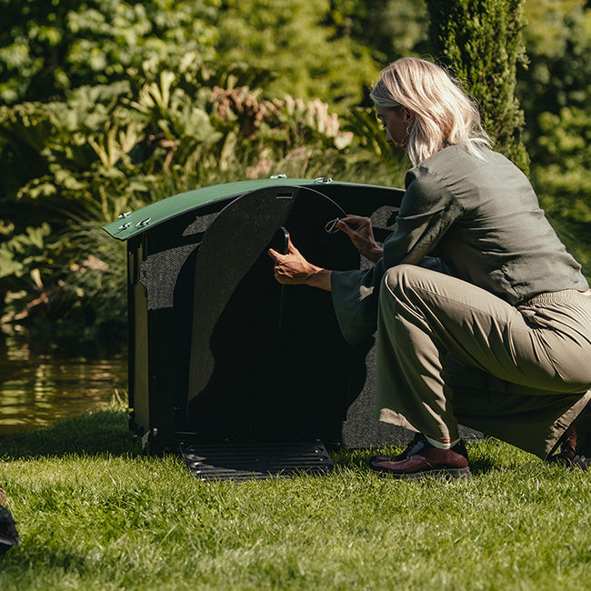 Nestera Duck House, Green and Black