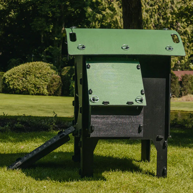 Nestera Small Chicken Lodge, Green and Black