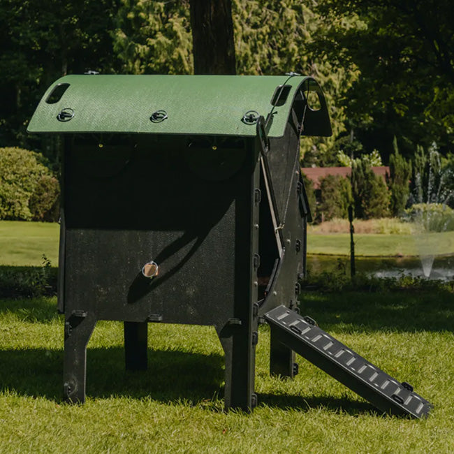 Nestera Small Chicken Lodge, Green and Black