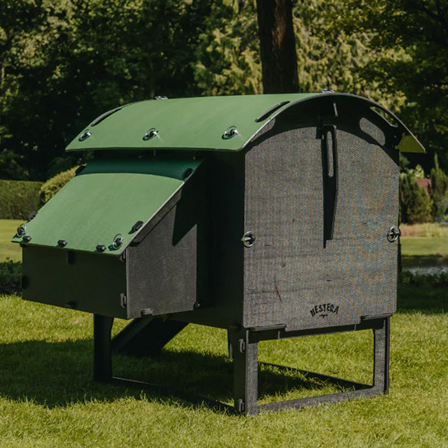 Nestera Medium Chicken Lodge, Green and Black