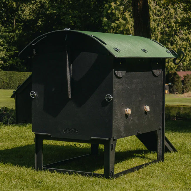Nestera Medium Chicken Lodge, Green and Black