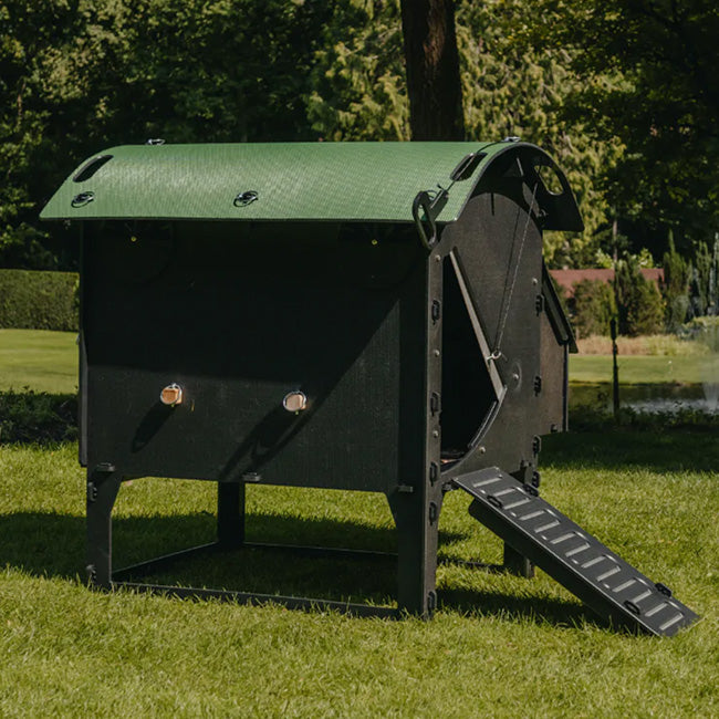 Nestera Medium Chicken Lodge, Green and Black