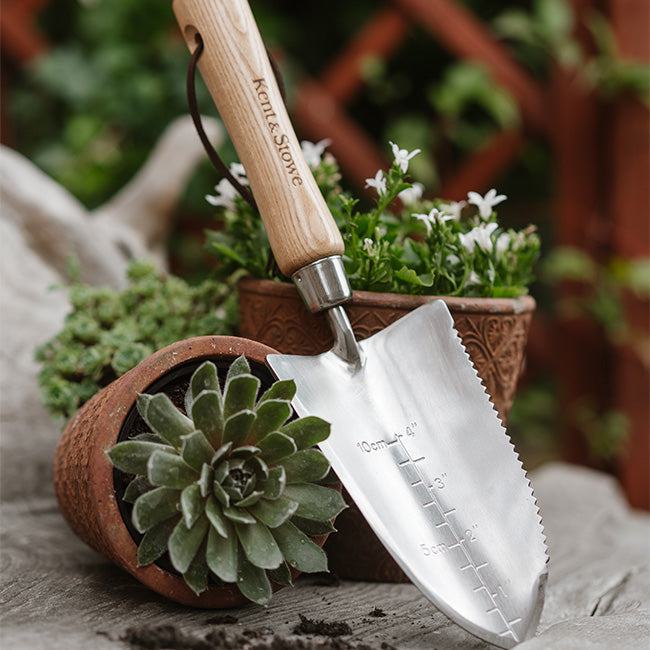 Liberty Raised Garden Bed with Trowel Kit by Prime Retreat