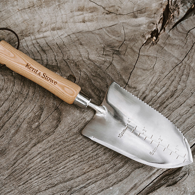 Sunseeker Raised Garden Bed and Trowel by Prime Retreat