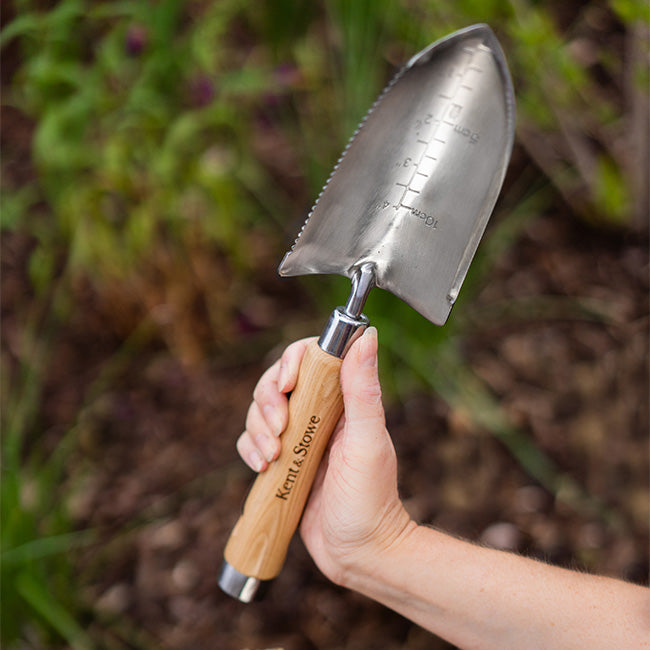 Sunseeker Raised Garden Bed and Trowel by Prime Retreat